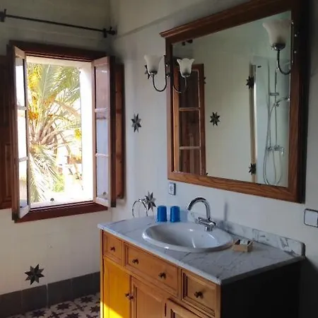 מלון Sant Jaume 4*
